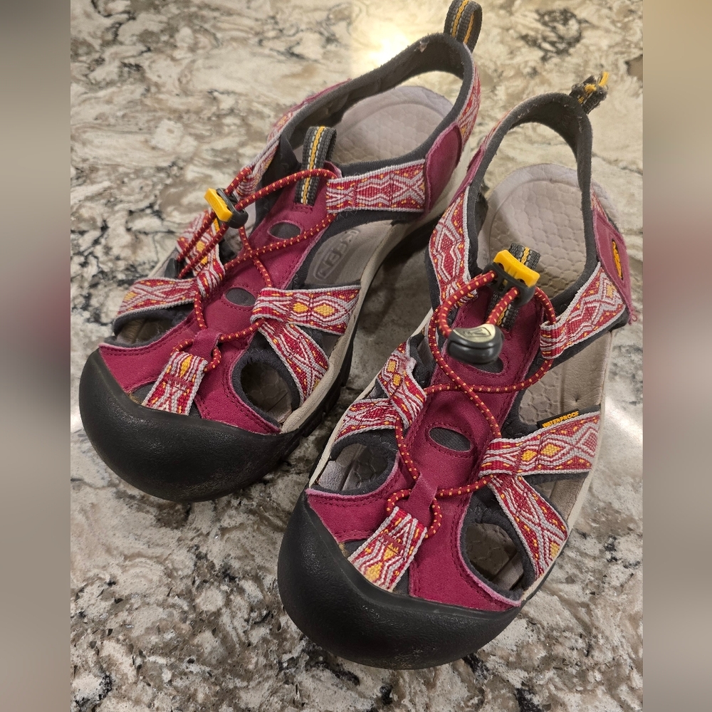 Keen Venice H2 Women's Pink Multi Color Outdoor Sandals Size 40 (9)
